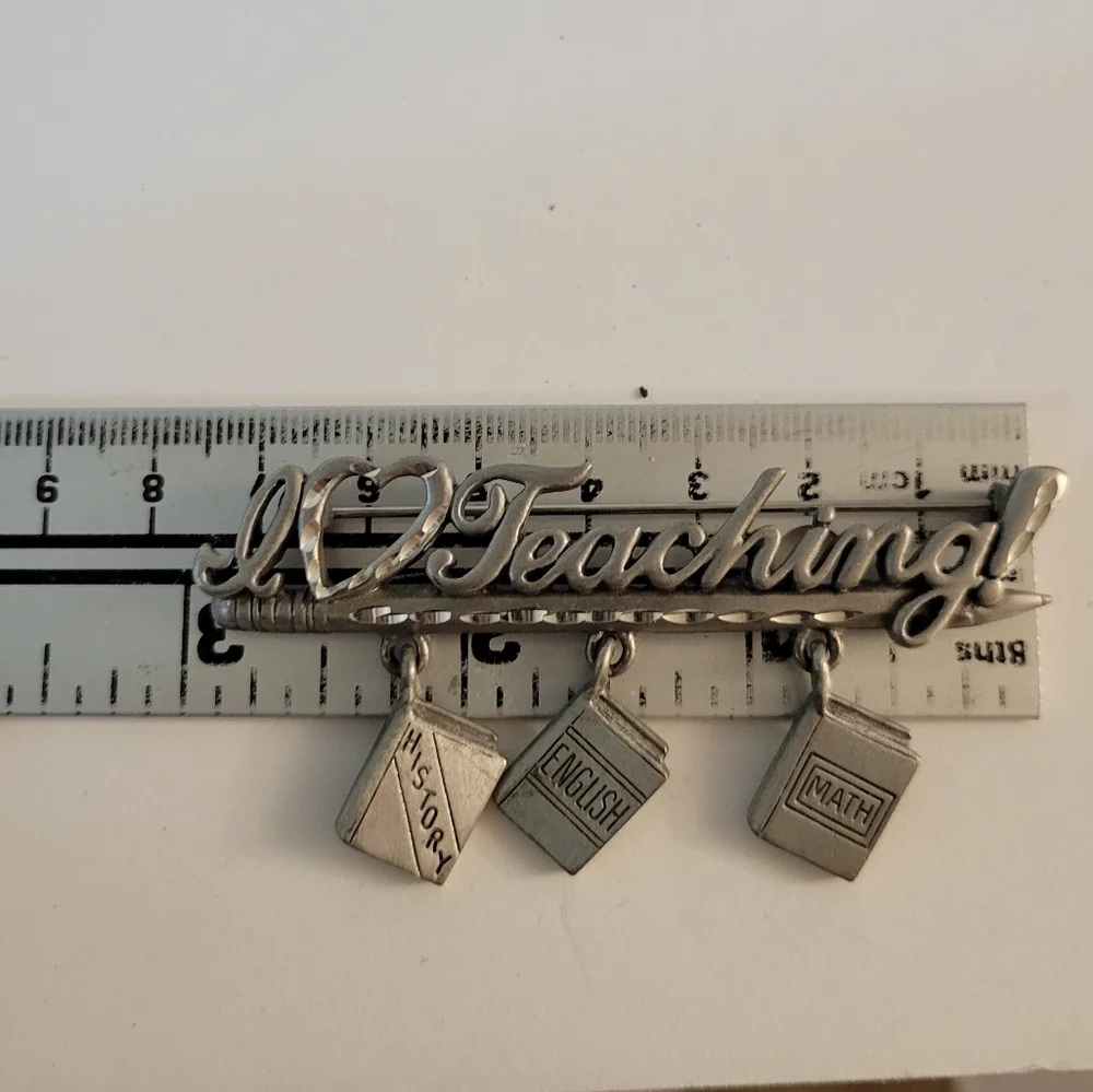 JJ I ♡ Teachers Bar Brooch Pewter